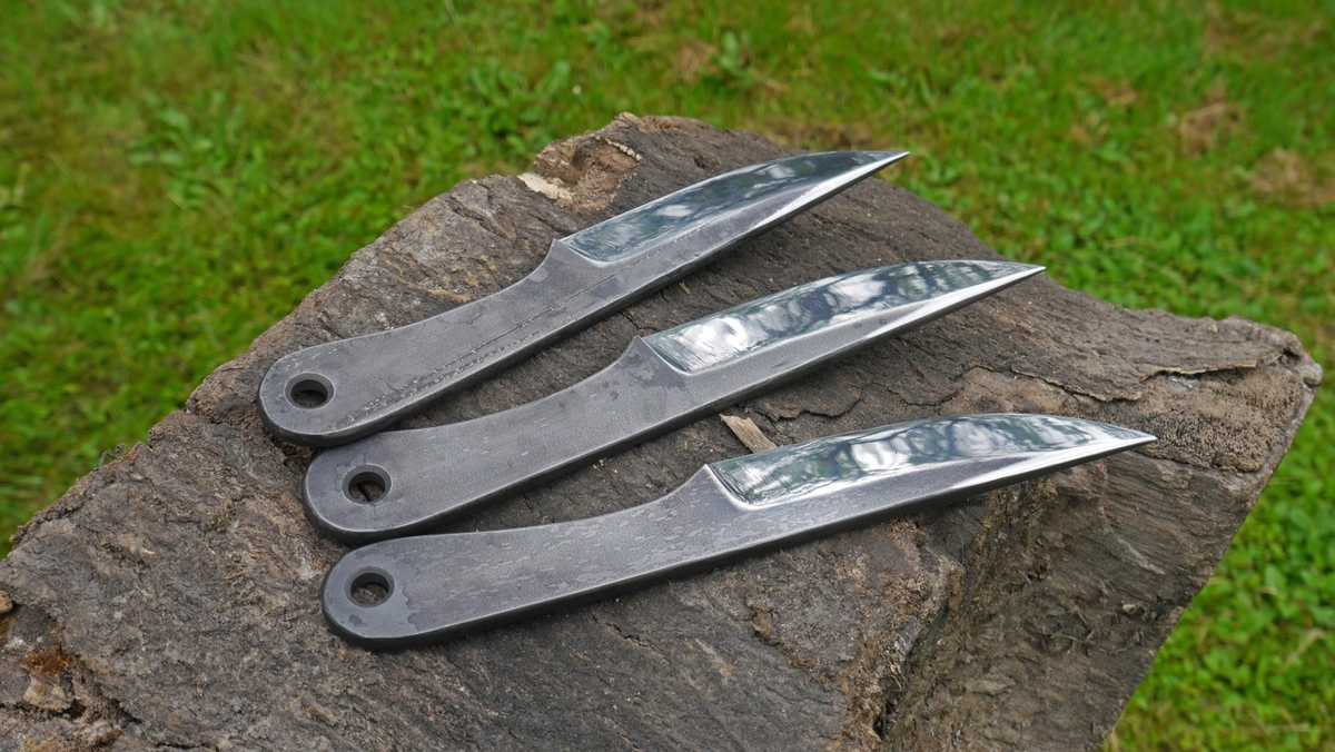 Osetr — Throwing Knives × Sharp Blades