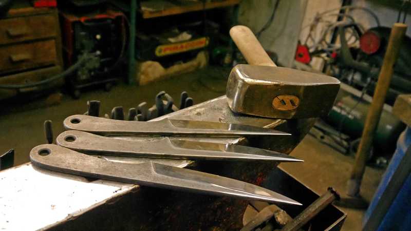 WHITE SHARK THROWING KNIVES, set of 3 Sharp Blades - throwing knives  Weapons - Swords, Axes, Knives 